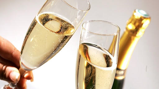 В чем разница между шампанским и игристым вином?